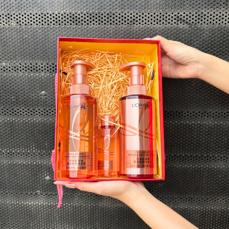 Bộ đôi dầu gội xả cùng chai mini bên trong hộp quà