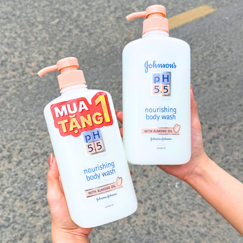 Hai chai dung tích lớn với vòi nhấn tiện dùng hằng ngày