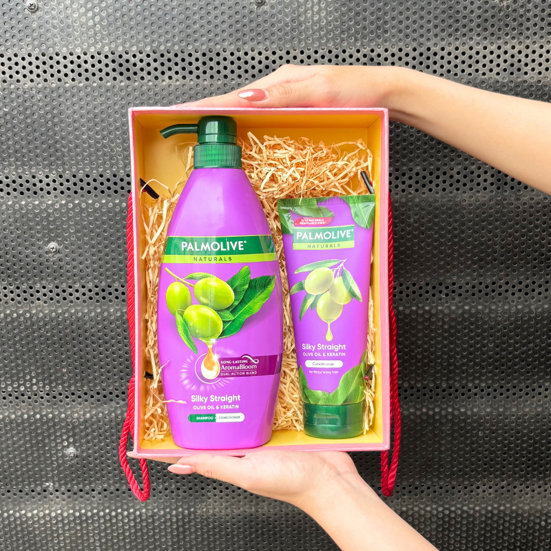 Hai sản phẩm Silky Straight đặt gọn trong hộp quà