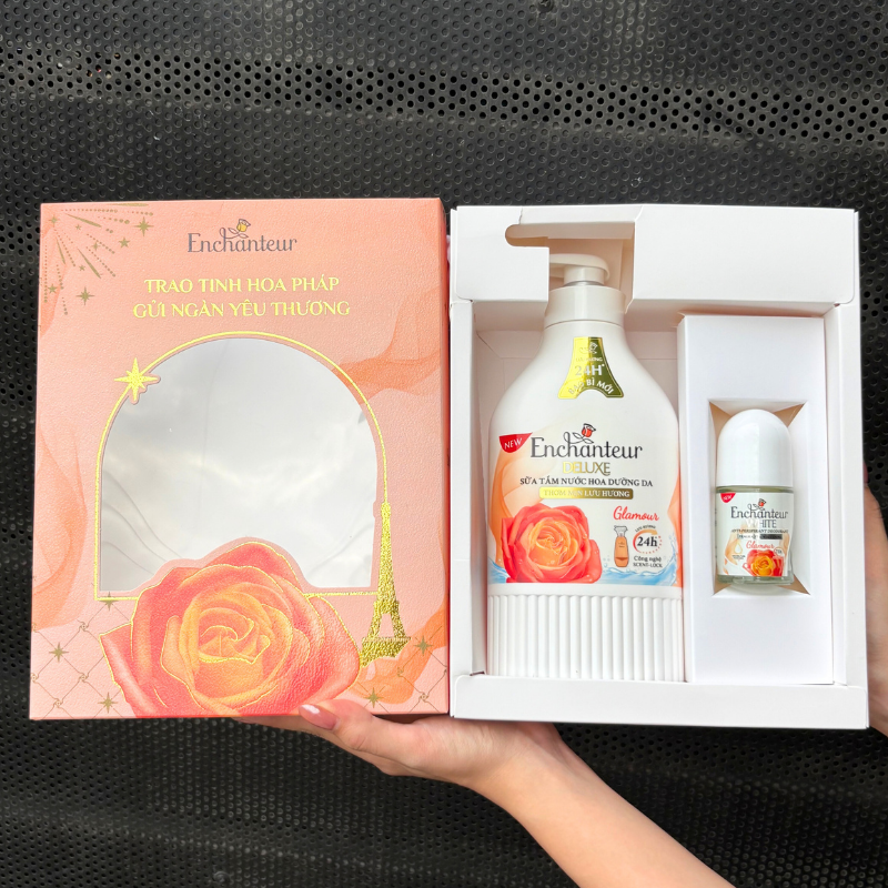 Hình ảnh Set Quà Tặng Enchanteur Sữa Tắm Nước Hoa Deluxe Charming 650g & Lăn Khử Mùi White (Set Màu Cam) trong bộ sưu tập set quà
