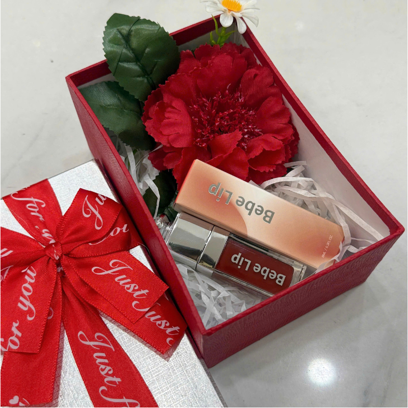 Set Quà Tặng Son Môi Bebe Lip Màu Đỏ Cam - Hộp Chữ Nhật Nhỏ Hoa Rơm Nhiều Màu