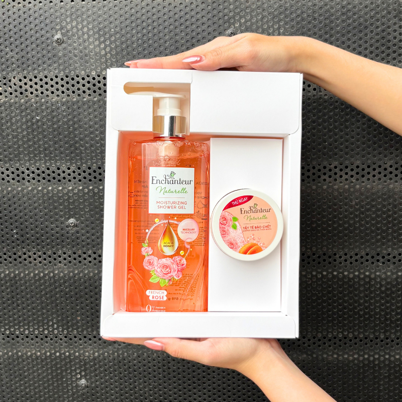 Set Quà Tặng Enchanteur Naturelle Hoa Hồng Pháp Gồm Sữa Tắm & Tẩy Tế Bào Chết Body Màu Cam
