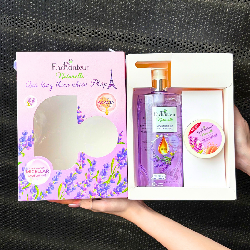 Set Quà Tặng Sữa Tắm Enchanteur Naturelle Hương Hoa Lavender & Tẩy Tế Bào Chết Body (Set Màu Tím) – một lựa chọn đáng tham khảo trong set quà