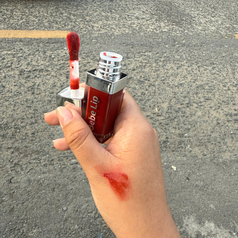 Đầu cọ và màu son thực tế khi thử trên tay