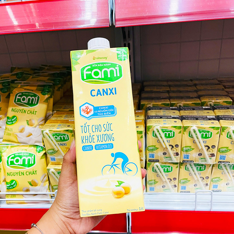 Mặt trước hộp với tên dòng Canxi và dung tích 1 lít