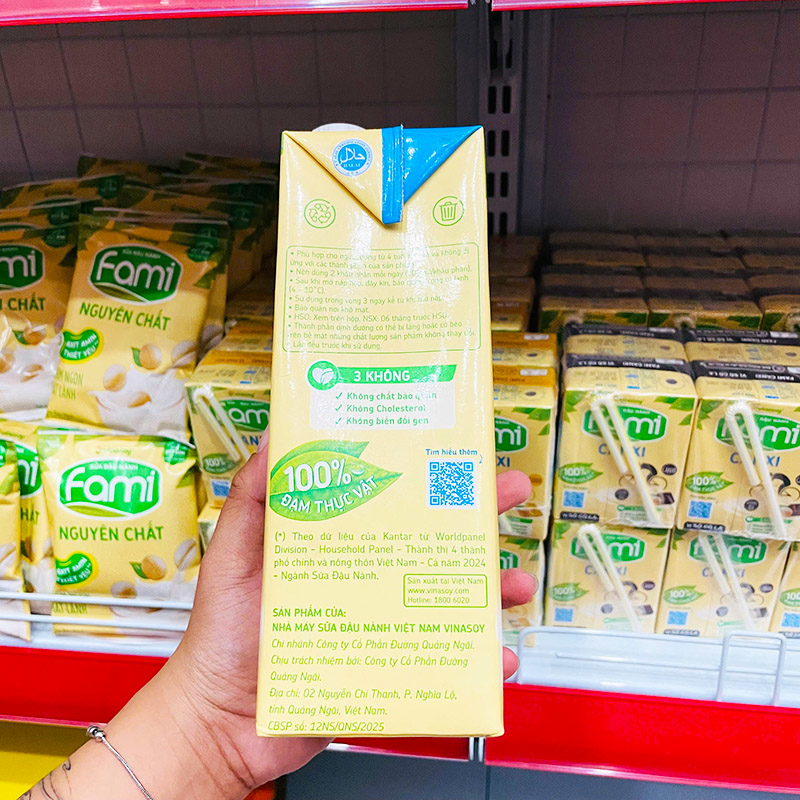 Mặt sau hộp với thông tin lưu ý và đặc điểm 3 không