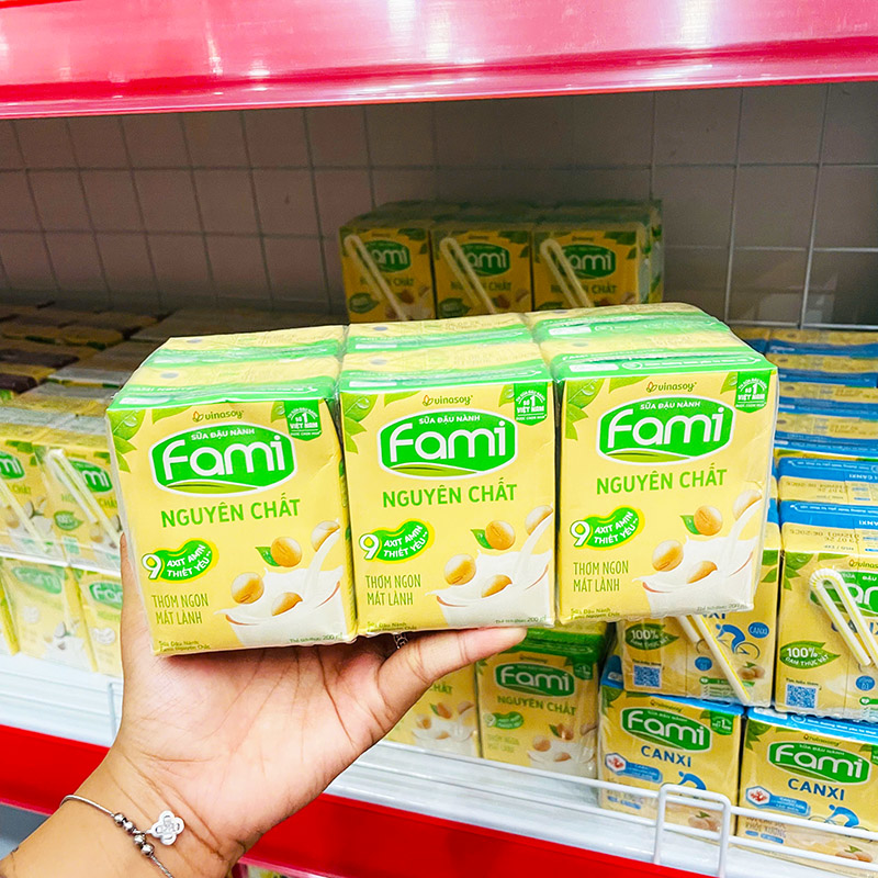 Hình ảnh Sữa Đậu Nành FAMI Nguyên Chất Lốc 6 Hộp (200ml/Hộp) trong bộ sưu tập Sữa, ngũ cốc, ca cao