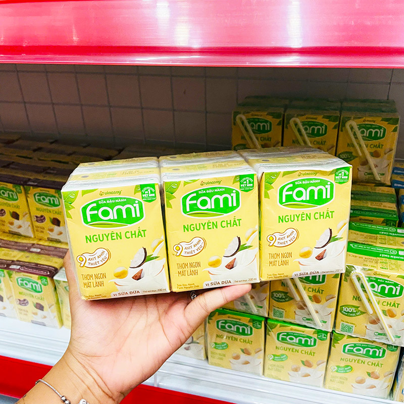 Khám phá Sữa Đậu Nành FAMI Vị Sữa Dừa Lốc 6 Hộp (200ml/Hộp) thuộc nhóm Sữa, ngũ cốc, ca cao