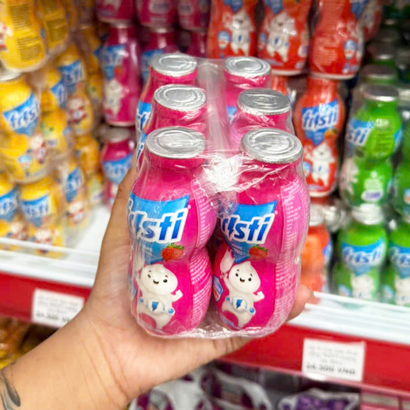 Cận cảnh mặt sau chai và tem nhãn sản phẩm