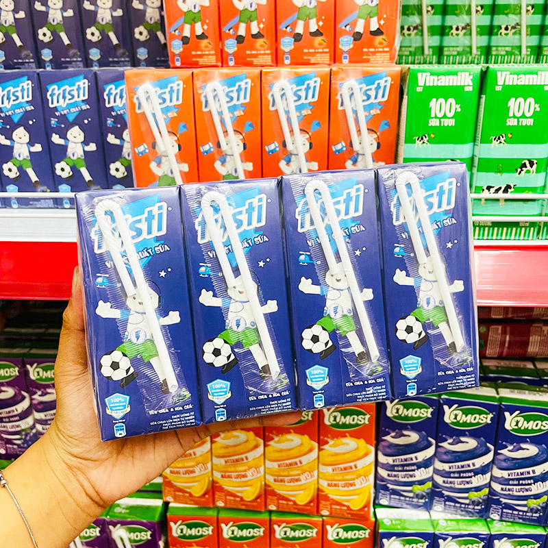Lốc 4 hộp kèm ống hút tiện dùng