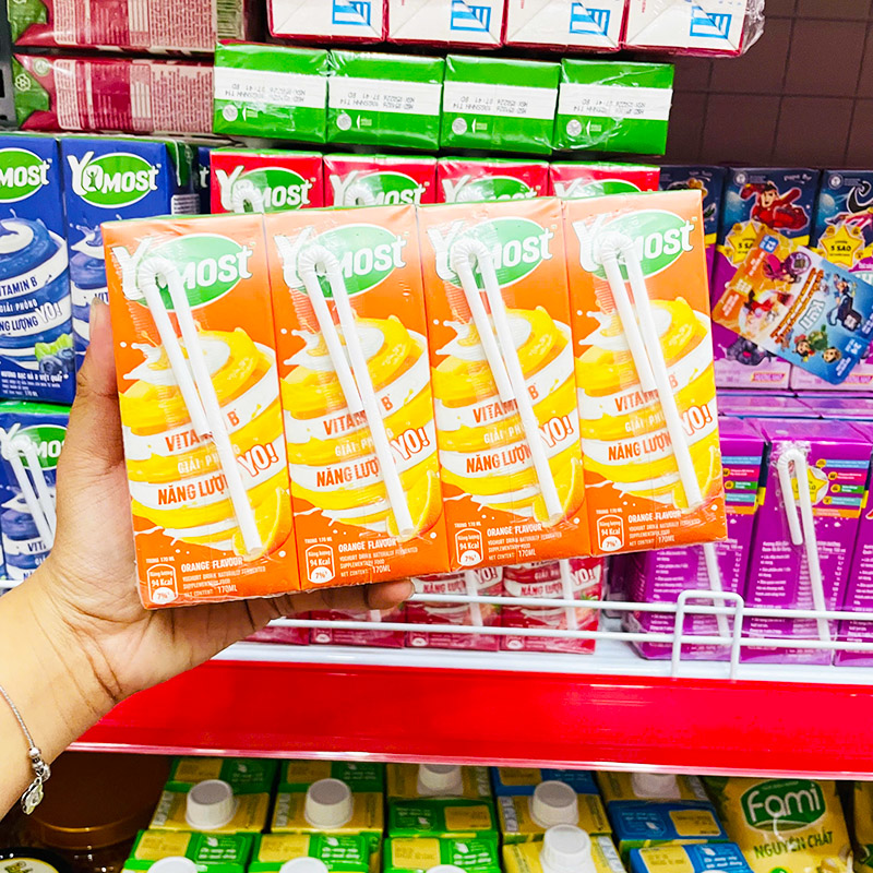 Thiết kế kèm ống hút, tiện uống trực tiếp
