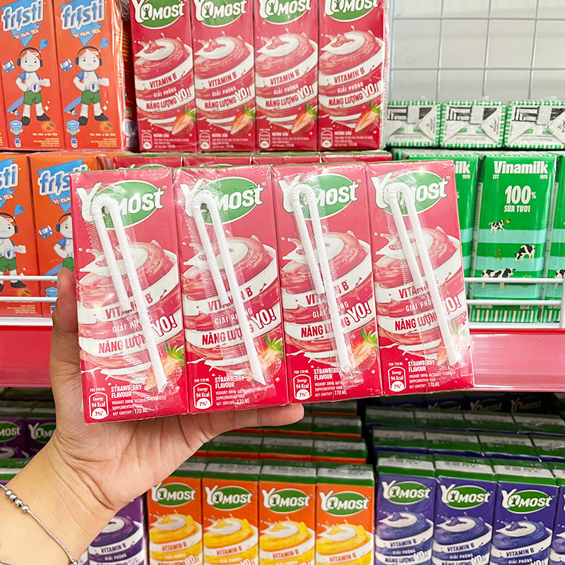 Thiết kế hộp nhỏ gọn kèm ống hút