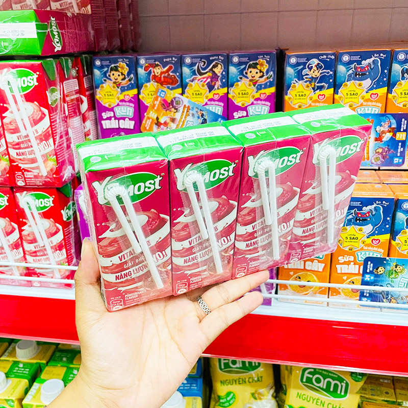 Thiết kế lốc 4 hộp kèm ống hút tiện dùng