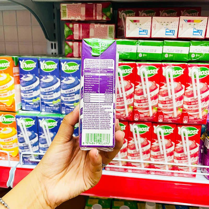 Mặt bên bao bì với thông tin sản phẩm và bảng dinh dưỡng