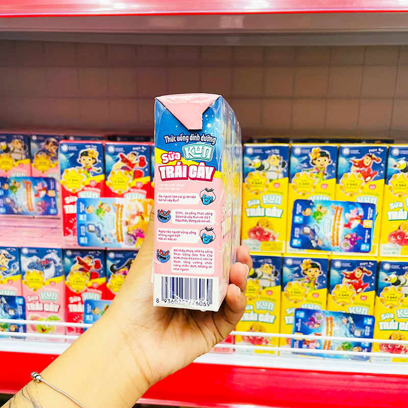 Mặt hông hộp có phần nội dung sản phẩm và mã vạch