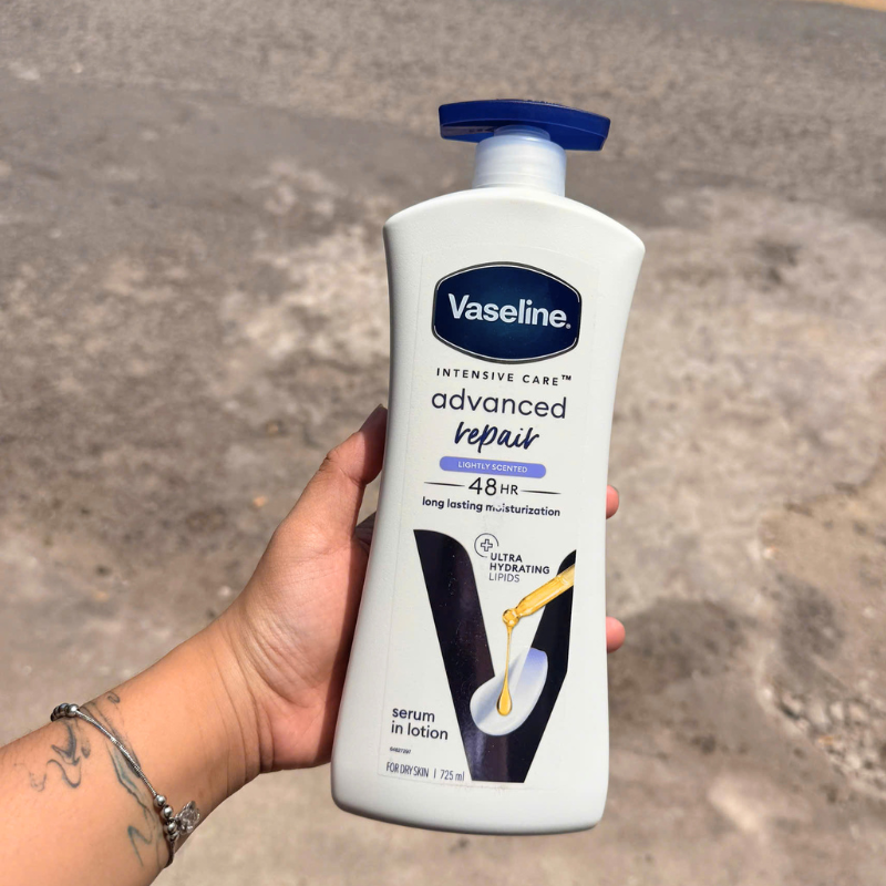 Sữa Dưỡng Thể Vaseline Intensive Care Advanced Repair Phiên Bản Mới Màu Trắng 725ml