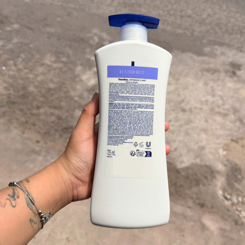 Sữa Dưỡng Thể Vaseline Intensive Care Advanced Repair Phiên Bản Mới Màu Trắng 725ml