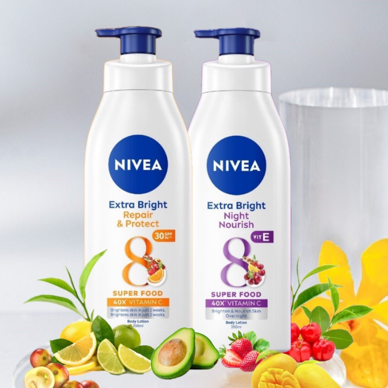 Bản tím Night Nourish đứng cạnh phiên bản cam dùng ban ngày.