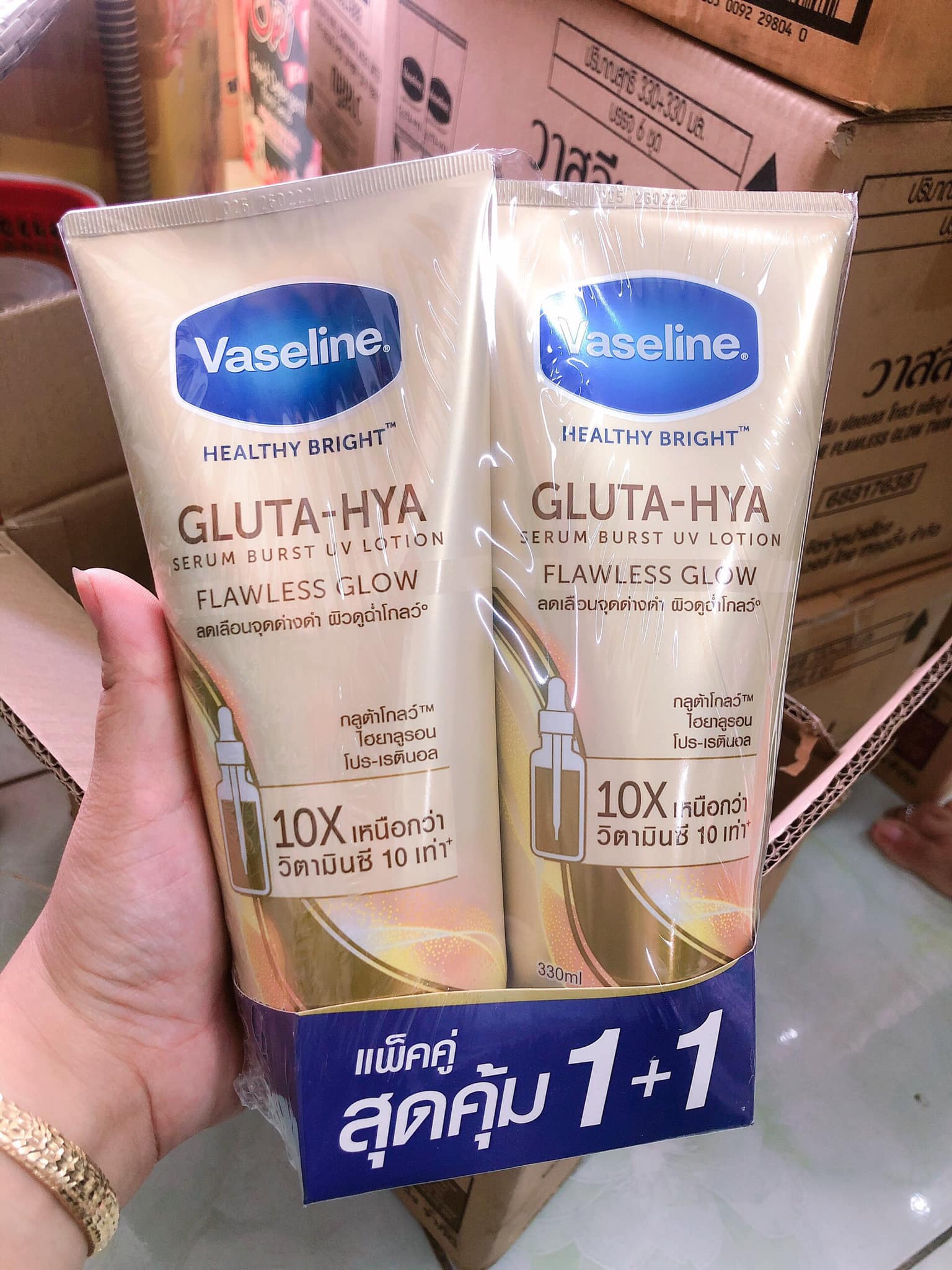 Sữa dưỡng thể Vaseline Healthy Bright Gluta-Hya Serum Burst UV Lotion Flawless Glow 330ml