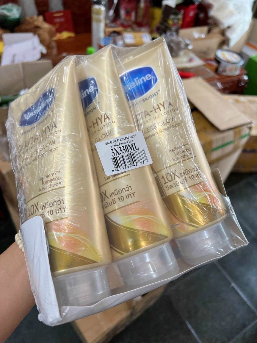 Sữa dưỡng thể Vaseline Healthy Bright Gluta-Hya Serum Burst UV Lotion Flawless Glow 330ml