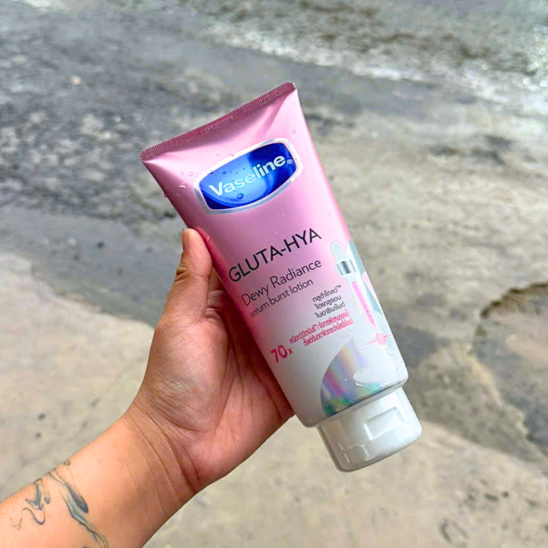 Sữa Dưỡng Thể Vaseline 70X Màu Hồng 300ml (Hàng nhập khẩu có tem phụ)