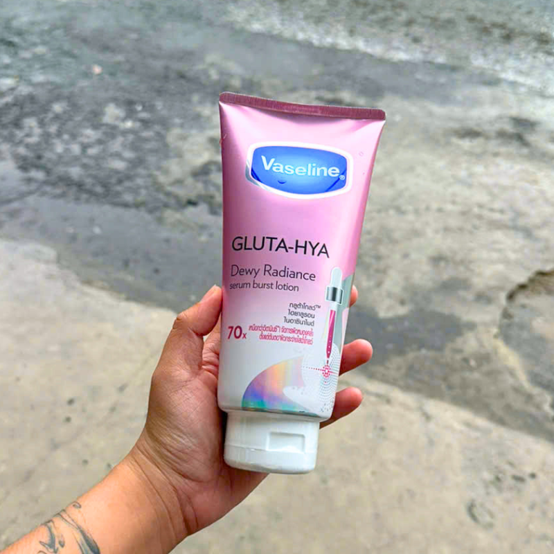 Sữa Dưỡng Thể Vaseline 70X Màu Hồng 300ml (Hàng nhập khẩu có tem phụ)
