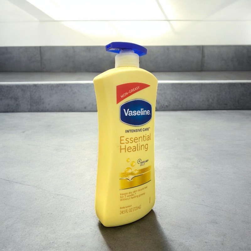 Sữa Dưỡng Thể Vaseline Intensive Care Essential Healing Màu Vàng 725ml