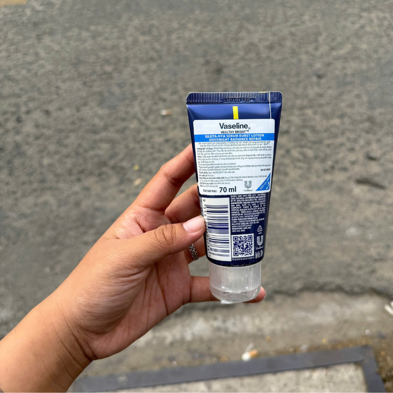 Sữa Dưỡng Thể Vaseline Healthy Bright Gluta-Hya Overnight Radiance Repair Màu Xanh 70ml