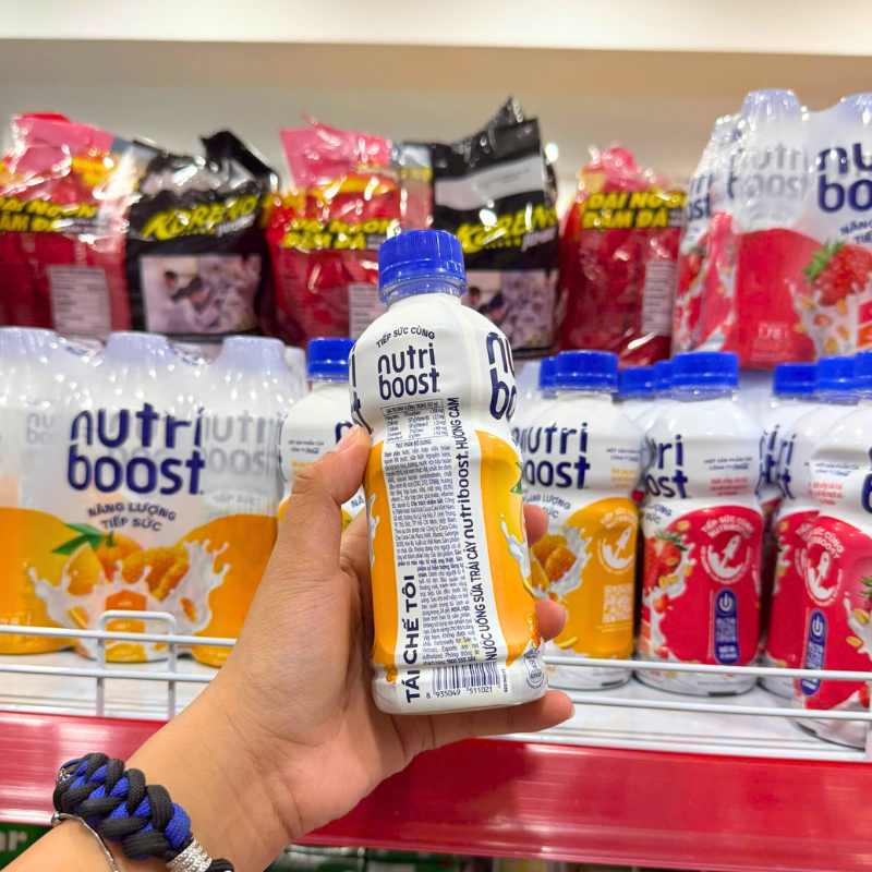 Cận cảnh phần nhãn có thông tin thành phần và mô tả sản phẩm