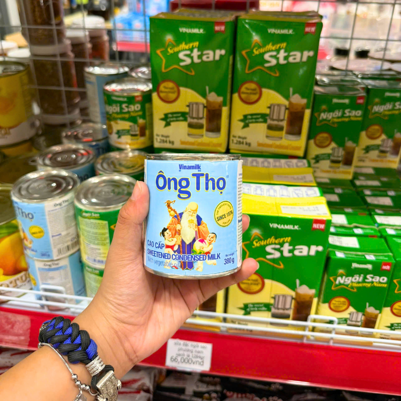 Mặt trước lon với nhận diện nhãn xanh biển và khối lượng 380g