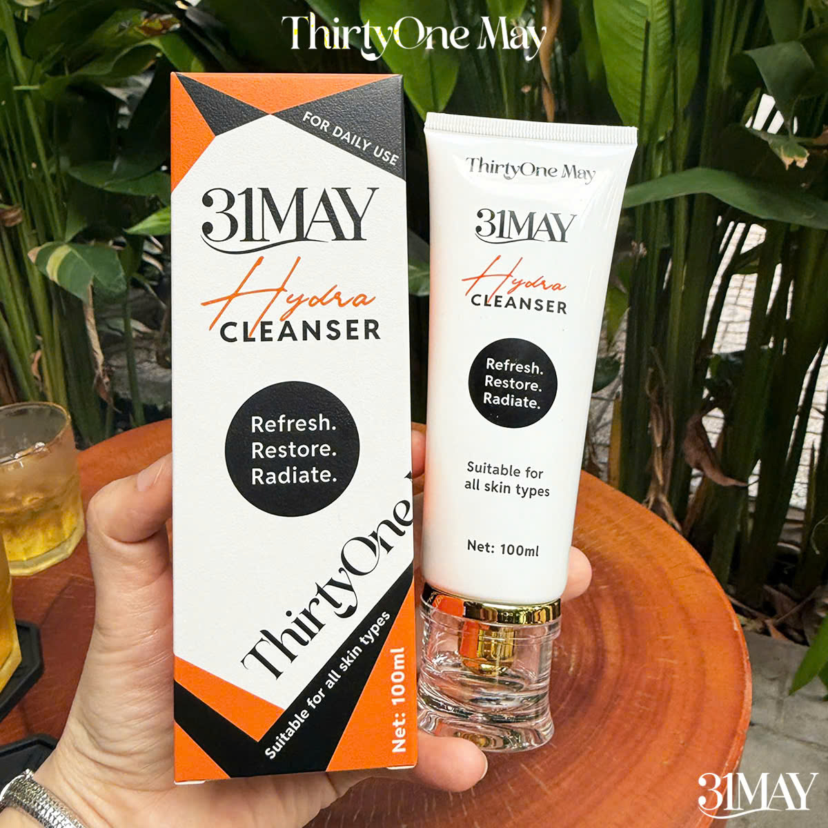 Mở nắp sản phẩm Sữa Rửa Mặt 31may Hydra Cleanser.