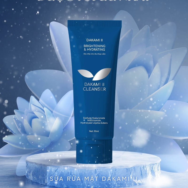 Mặt trước tuýp với thông tin Brightening & Hydrating và dung tích 50ml