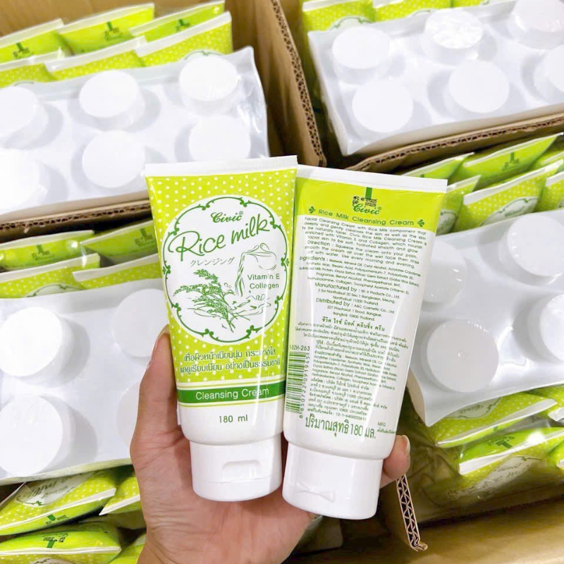 Cận cảnh mặt trước và mặt sau, bao bì ghi 180 ml rõ nét