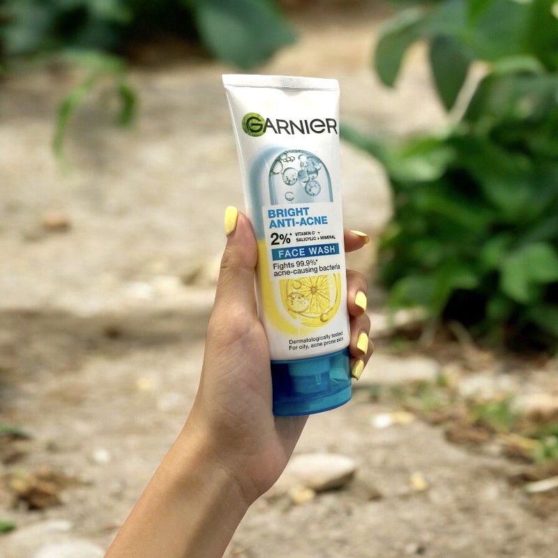 Sữa rửa mặt Garnier Bright Anti-Acne ngừa mụn sáng da 100ml