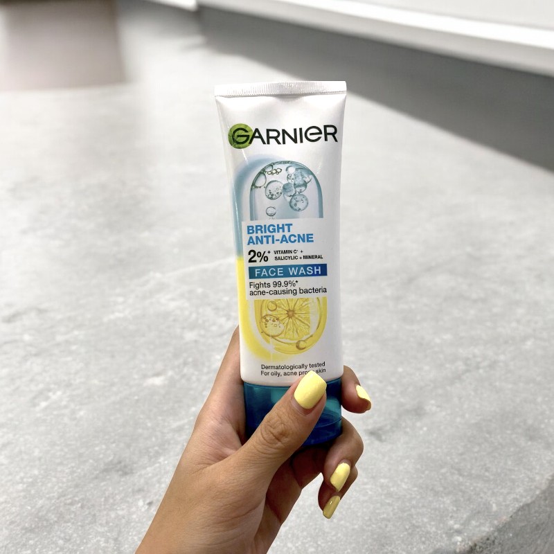 Sữa rửa mặt Garnier Bright Anti-Acne ngừa mụn sáng da 100ml