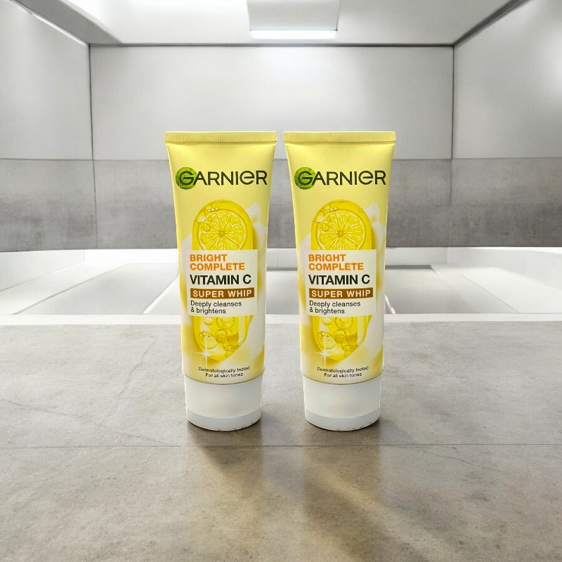 Sữa Rửa Mặt Garnier Bright Complete Vitamin C Super Whip 100ml