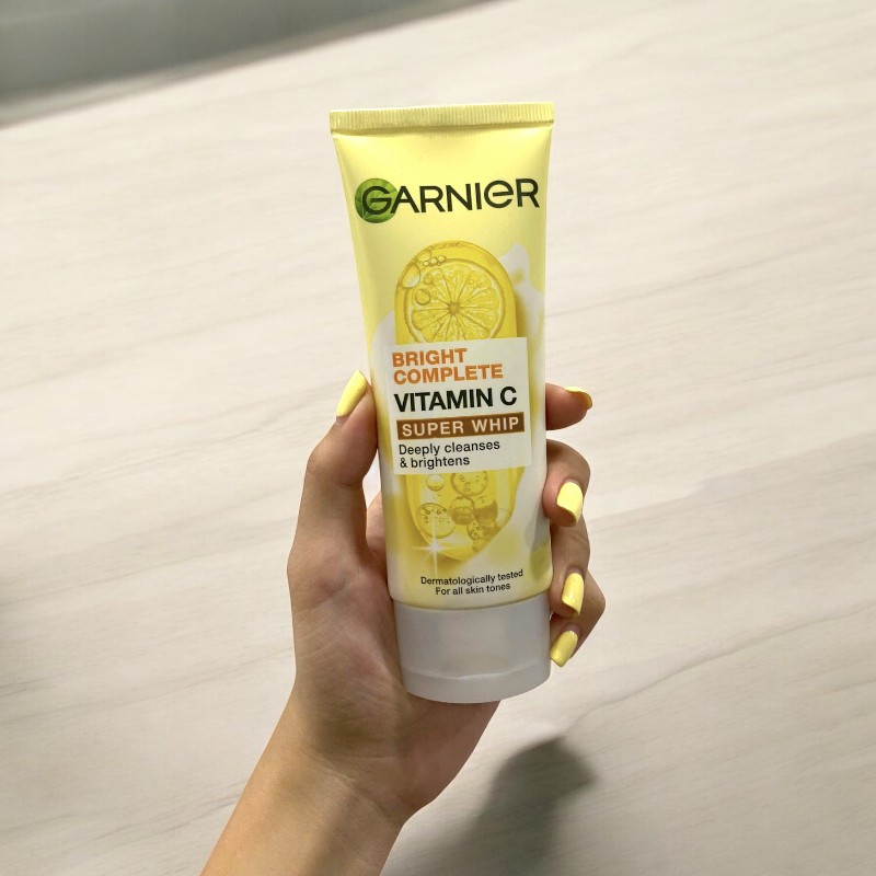 Sữa Rửa Mặt Garnier Bright Complete Vitamin C Super Whip 100ml