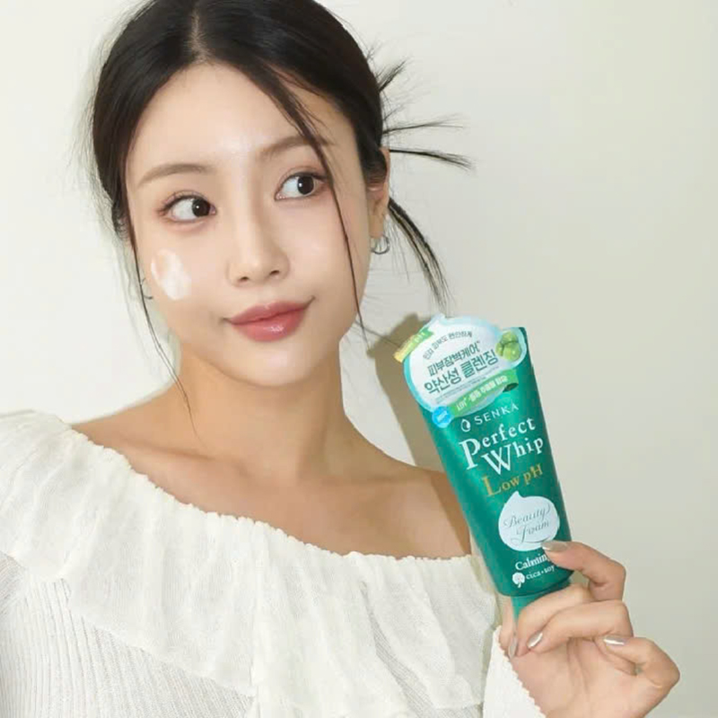 Sữa Rửa Mặt Senka Perfect Whip Low pH Calming Cica Màu Xanh Lá 100g