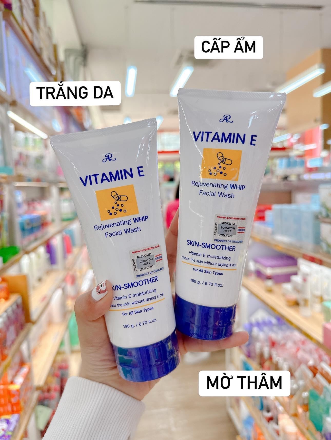 Sản phẩm dạng tuýp dùng cho bước làm sạch da mặt