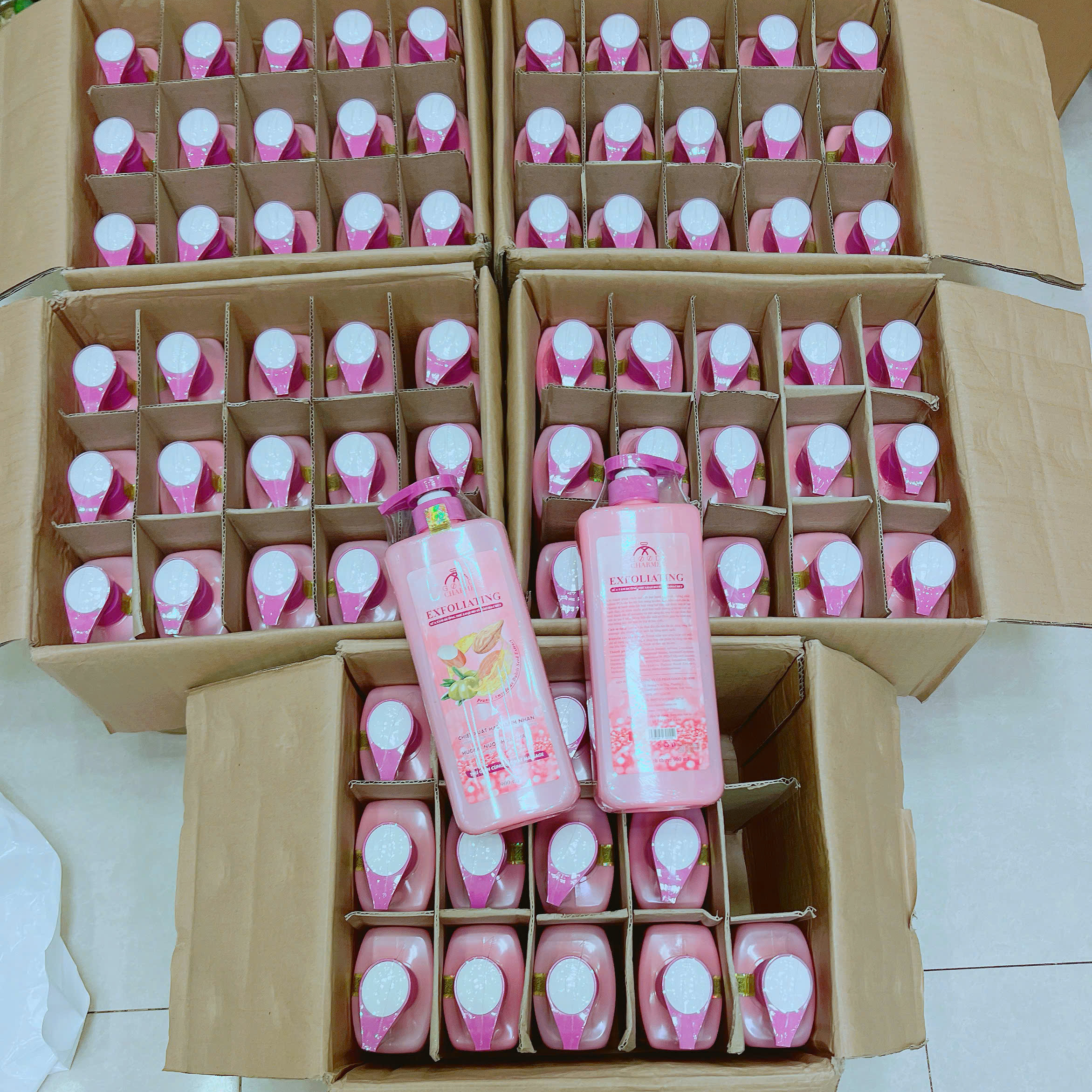 Sữa tắm tẩy tế bào chết Good Charme Exfoliating hạt hạnh nhân hương nước hoa Pháp 900ml
