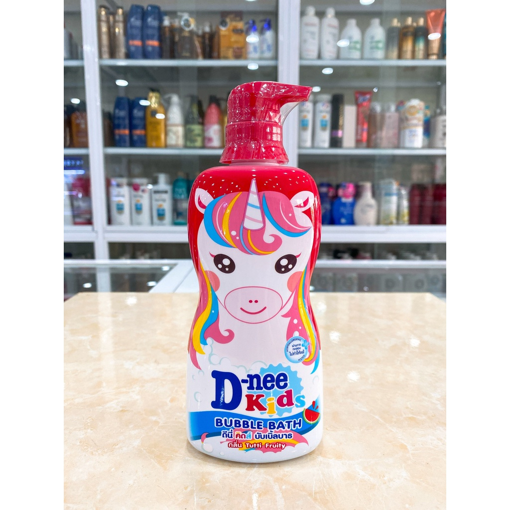 Chai bơm D-nee Kids màu đỏ 400ml với hình nhân vật đáng yêu