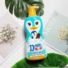 Thiết kế chai màu xanh dương hình chim cánh cụt