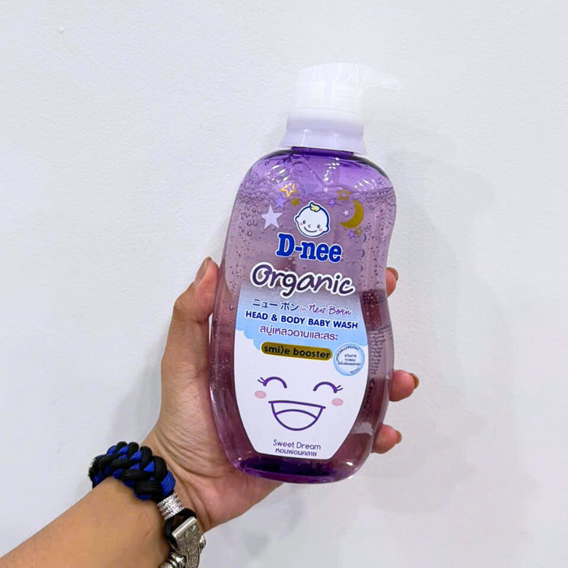 Thân chai vừa tay cầm, dễ lấy sản phẩm khi tắm cho bé