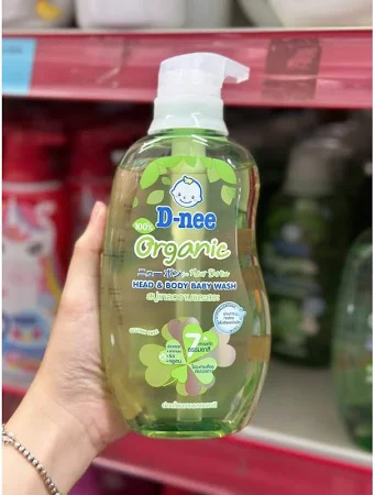 Kích thước chai cầm tay thuận tiện khi thao tác lúc tắm bé