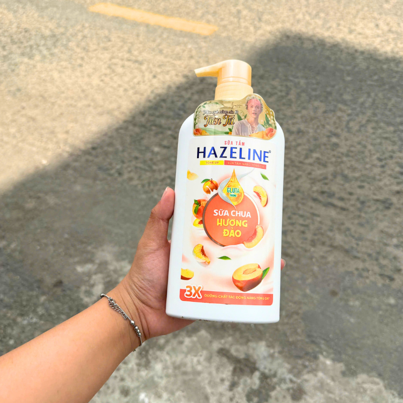 Sữa Tắm Hazeline Tone Up Sữa Chua Hương Đào 667ml