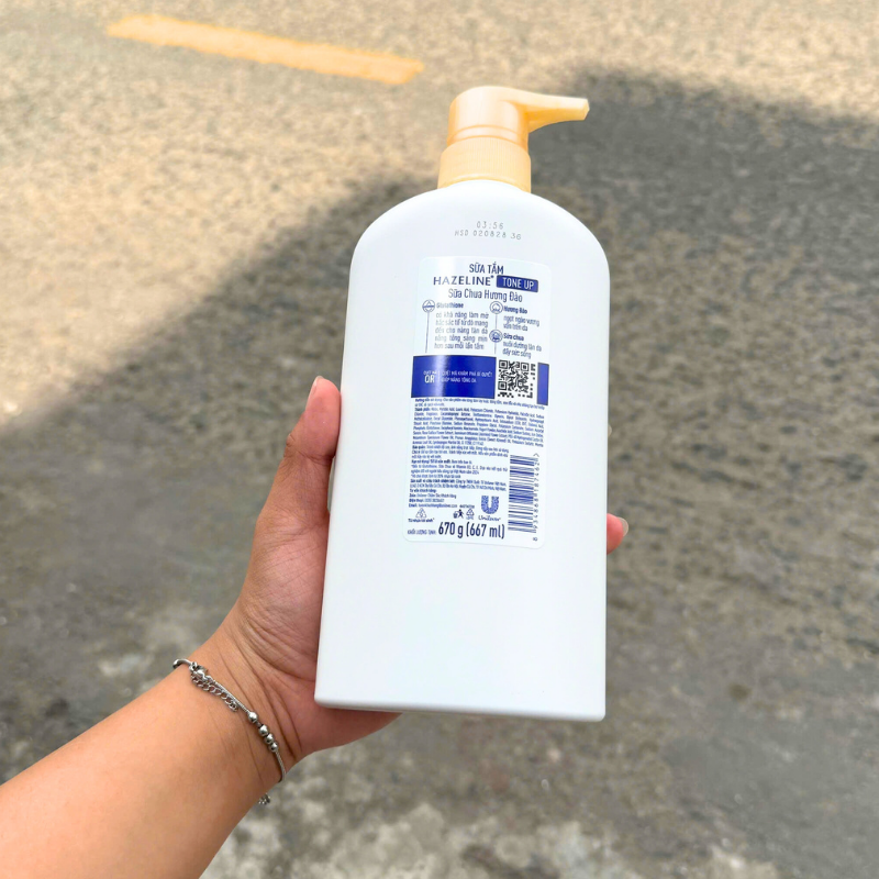 Sữa Tắm Hazeline Tone Up Sữa Chua Hương Đào 667ml