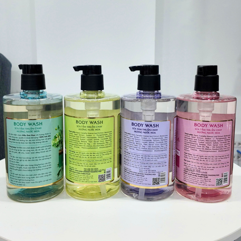 Sữa Tắm Kina Mộc Lan Hoa 900ml Hỗ Trợ Dưỡng Ẩm, Dưỡng Sáng Da Mịn Màng Tặng Kèm 1 Bông Tắm