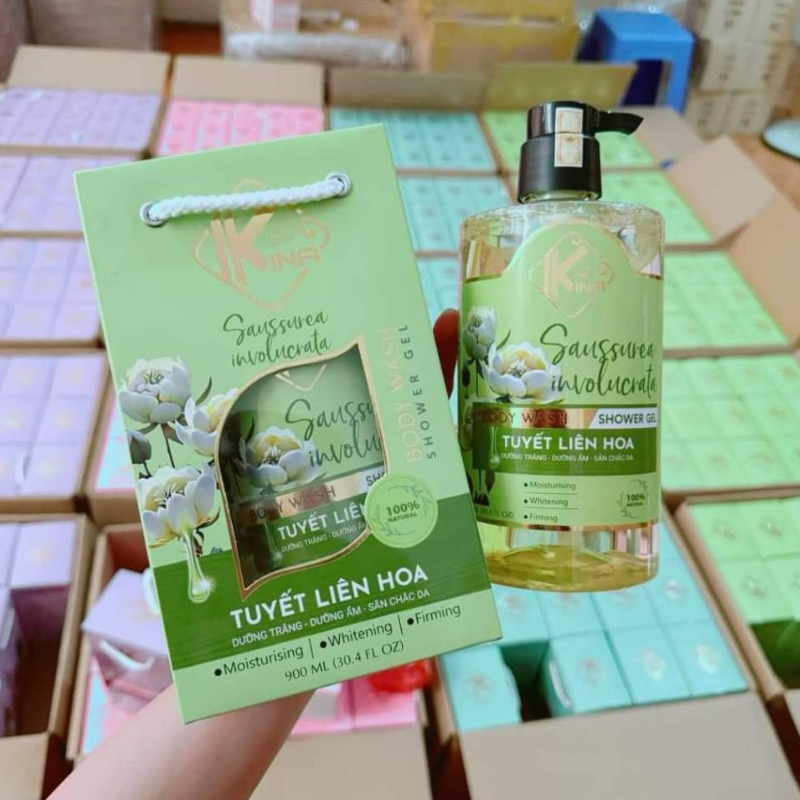 Sữa Tắm Kina Hương Nước Hoa Tuyết Liên 900ml Tặng Kèm 1 Bông Tắm