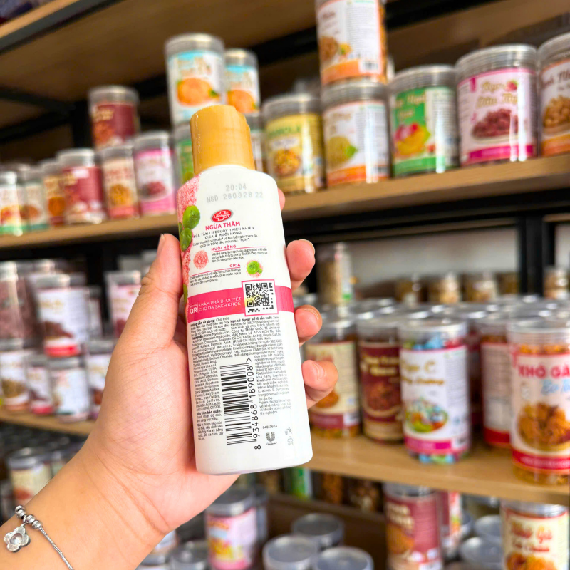 Mặt sau sản phẩm với thông tin và mã vạch