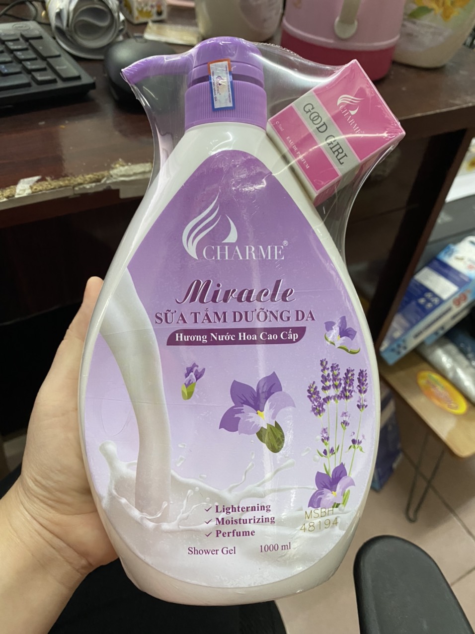 Hình ảnh chai 1000ml với vòi bơm tiện sử dụng